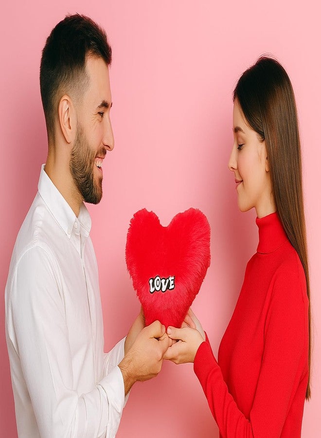 KALRA MAGIC وسادة كالرا ماجيك® على شكل قلب، وسادة قطيفة ناعمة مطرزة بكلمة "حب" | لعبة هدية عيد الحب حمراء محشوة للصديقة، الصديق، الأطفال، ديكور المنزل والسيارة - Image 3